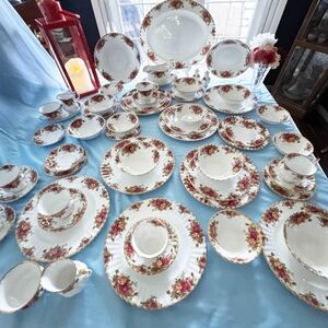 Beautiful Royal Albert Old Country Rose Dinnerware Set! Made In England!